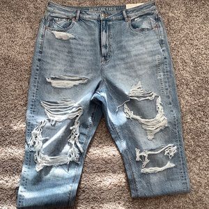 American Eagle Highest Rise Mom Jean Short